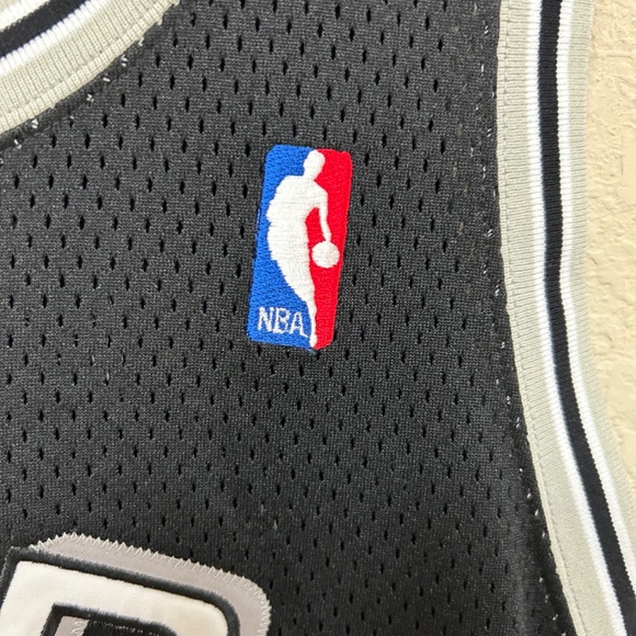 Tim Duncan Authentic Autographed  San Antonio Spurs Jersey.  Nike. Size L. NWT - Picture 8 of 11